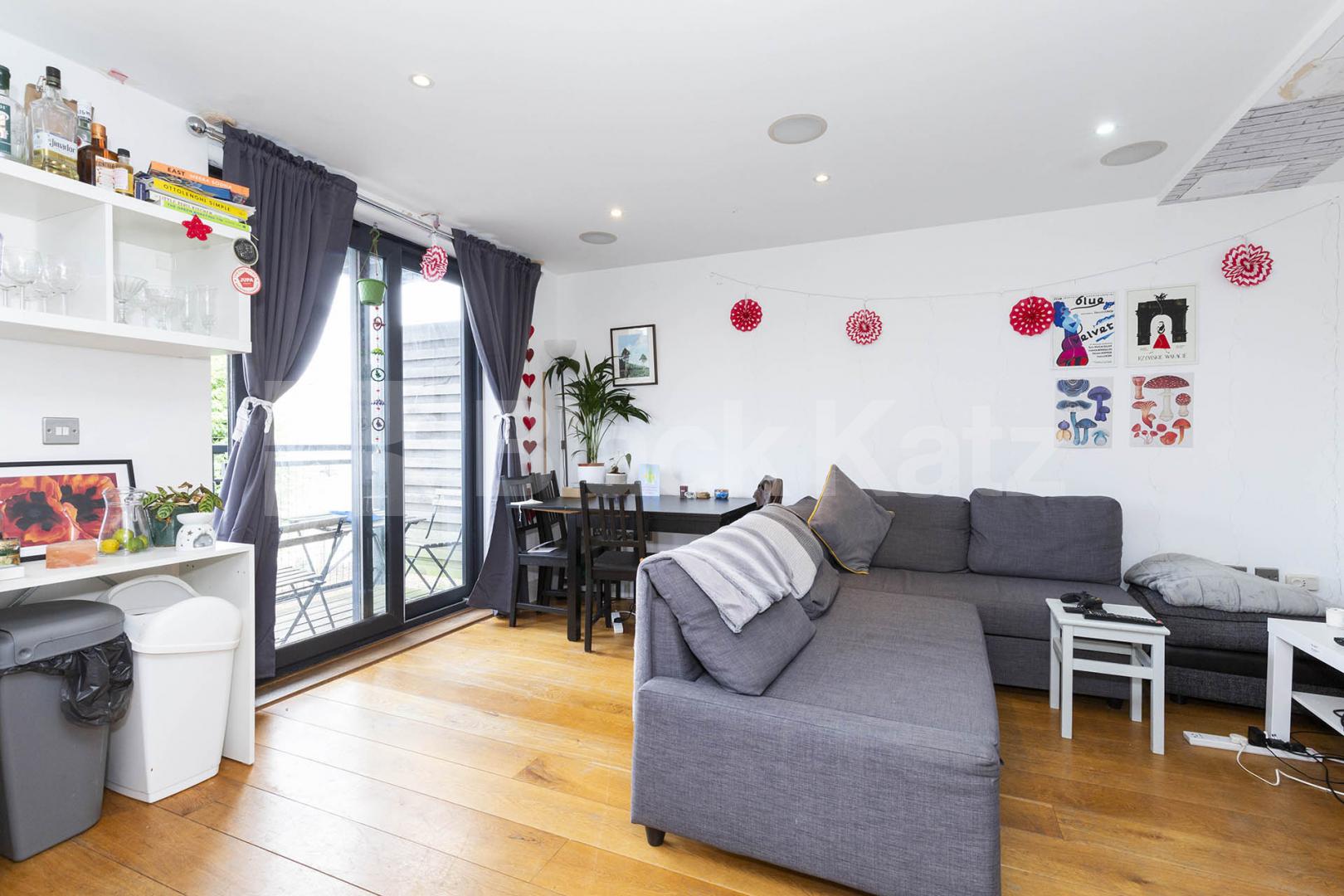 Modern & stylish 2 bedroom property located close to a Piccadilly Line Dunbar Road, Wood Green 